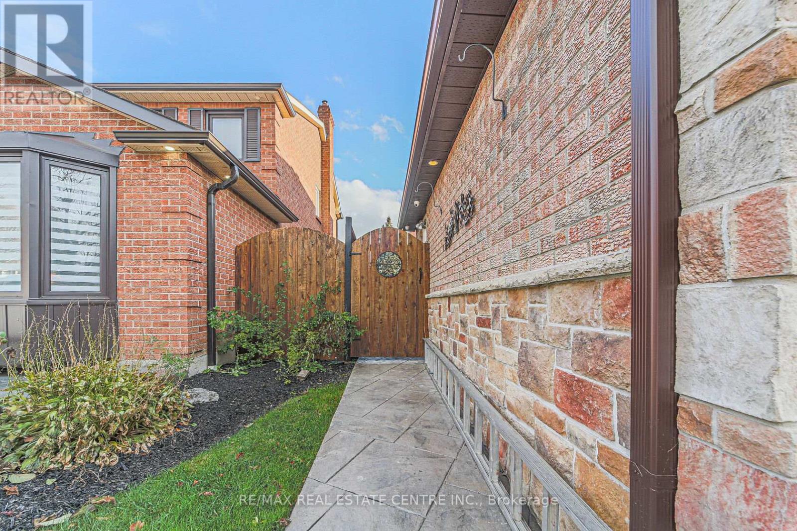 31 LINDEN CRES