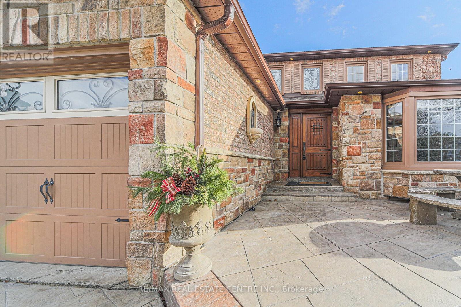 31 LINDEN CRES