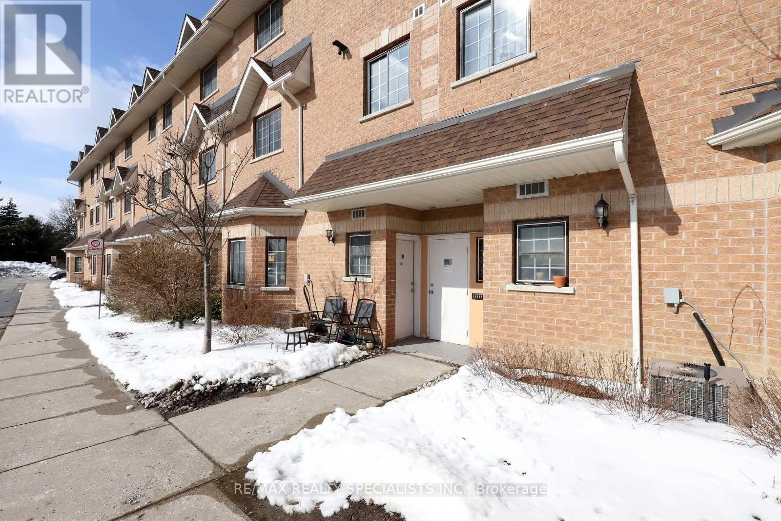 #205 -98 WILLIAM ST, #205