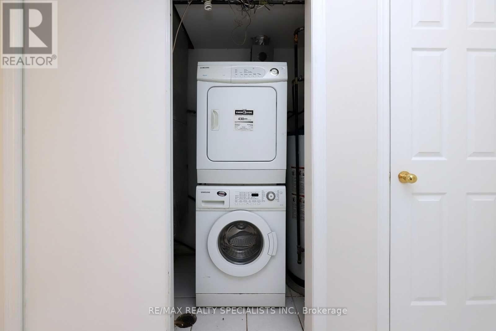 #205 -98 WILLIAM ST, #205