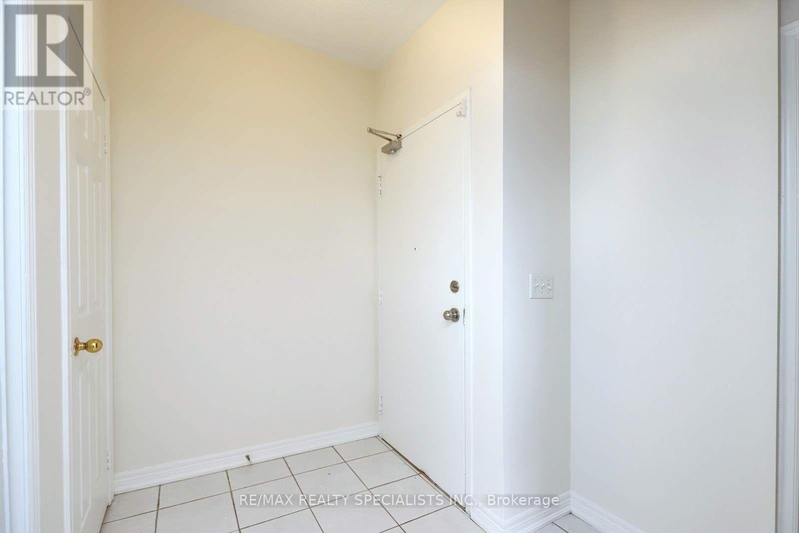 #205 -98 WILLIAM ST, #205