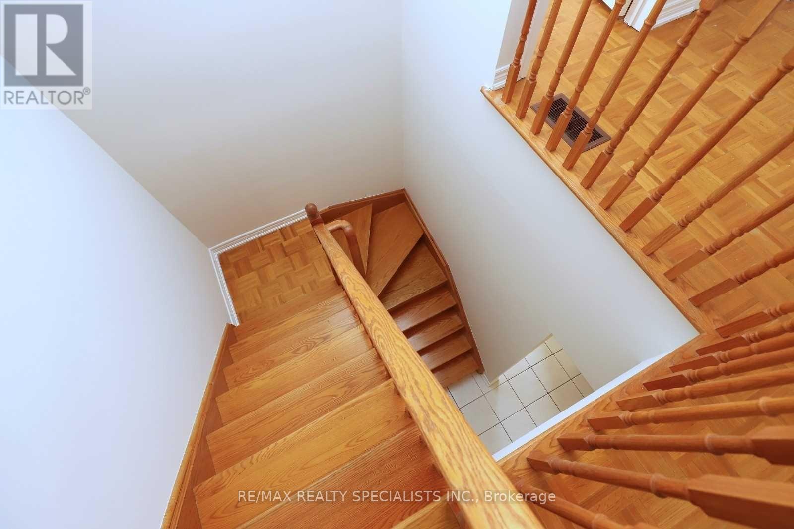 #205 -98 WILLIAM ST, #205