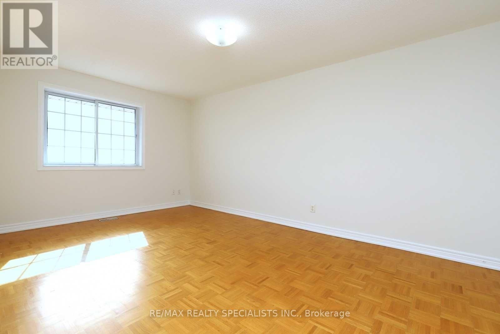 #205 -98 WILLIAM ST, #205