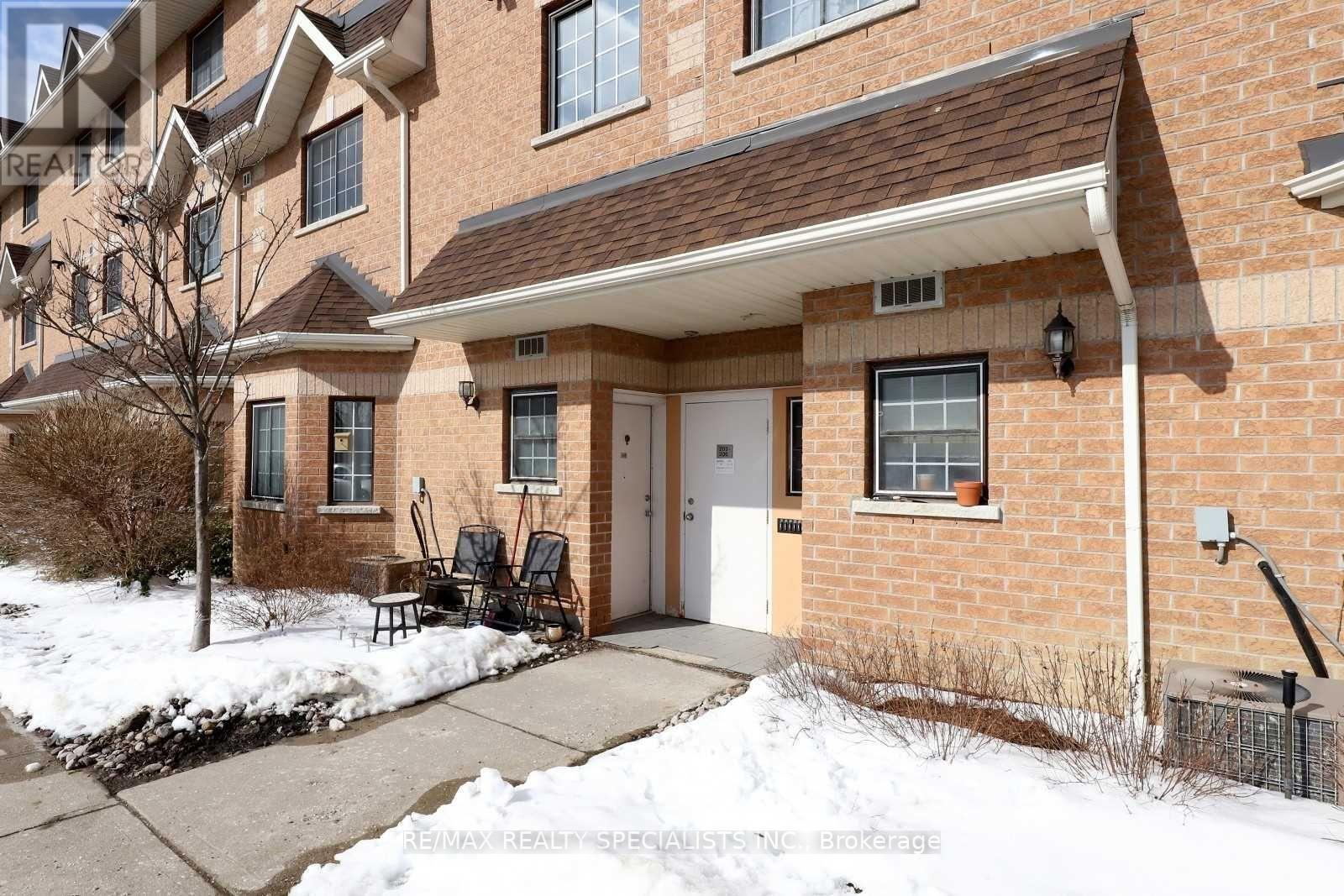 #205 -98 WILLIAM ST, #205