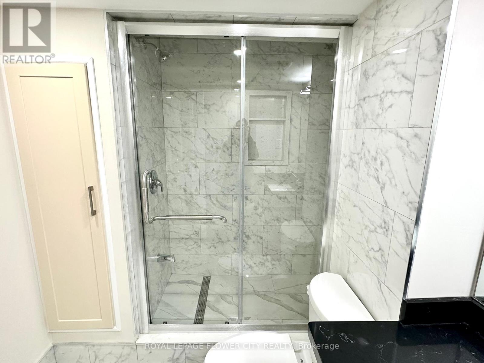 75 NEWBURY CRES