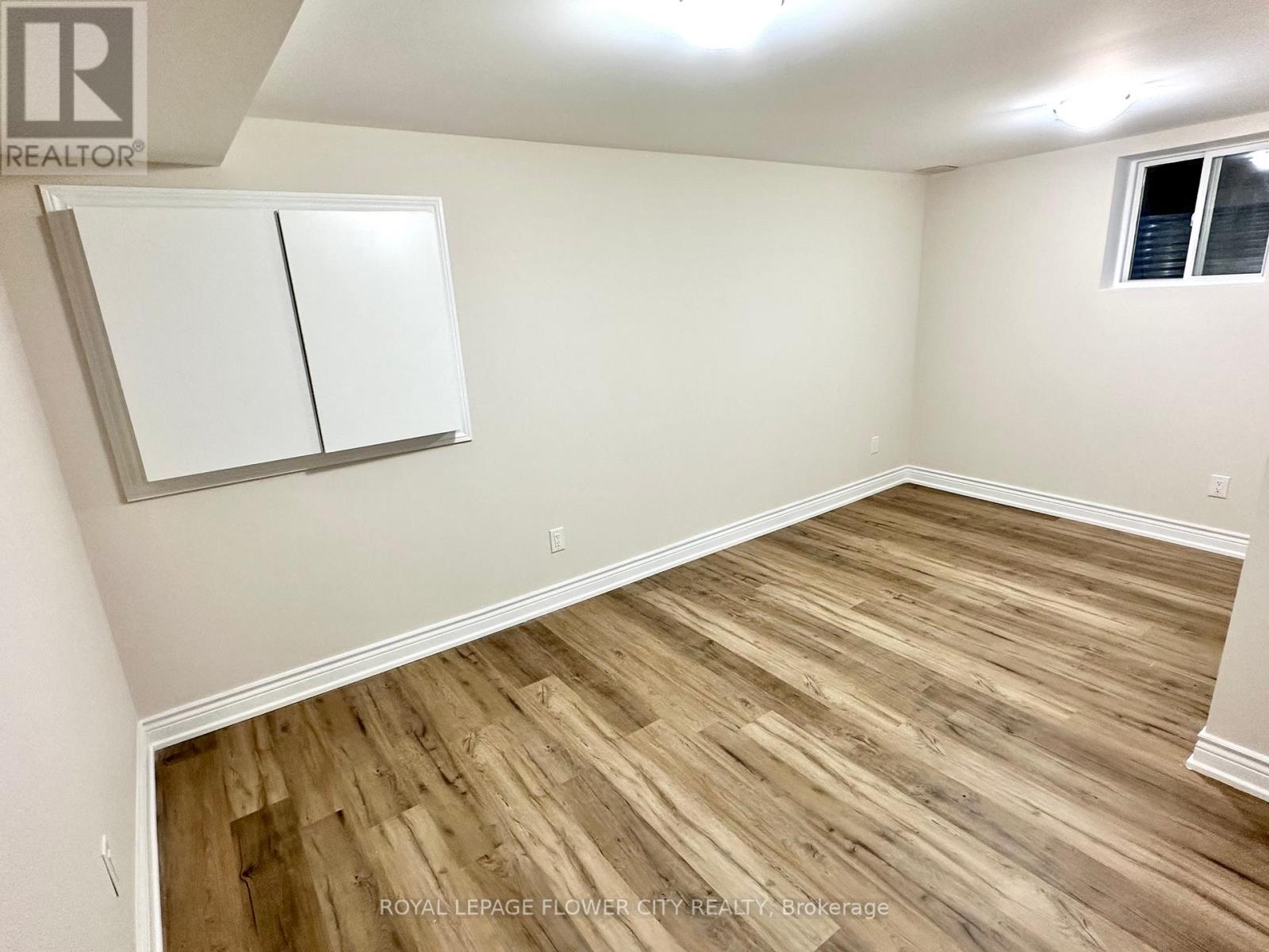 75 NEWBURY CRES