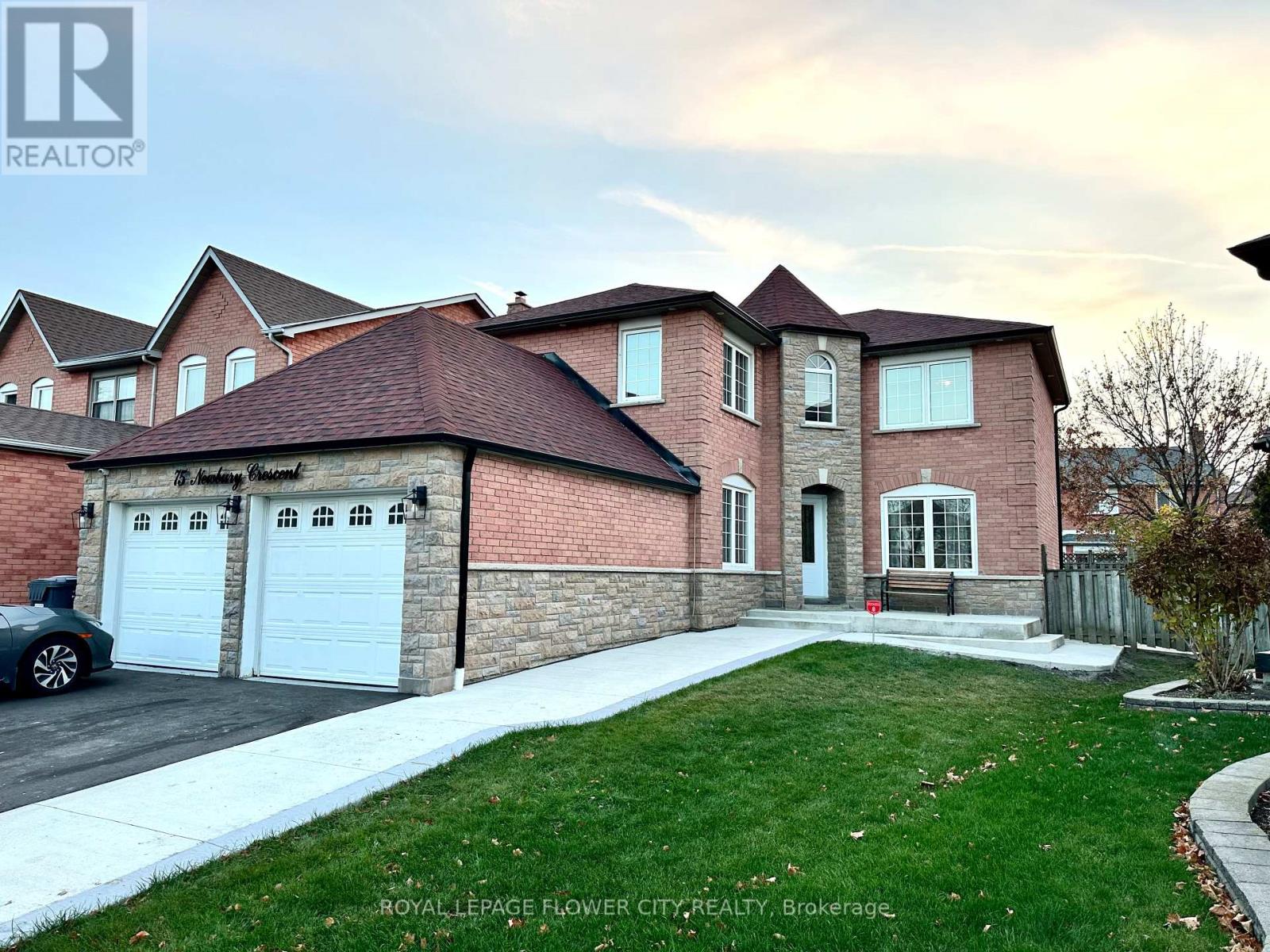 75 NEWBURY CRES