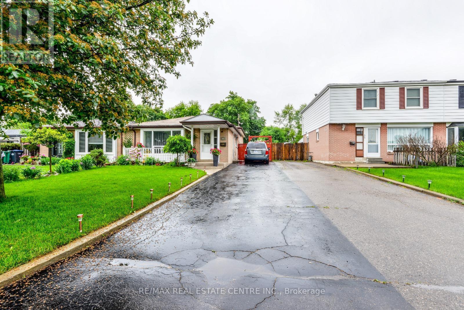 40 BRENTWOOD DR