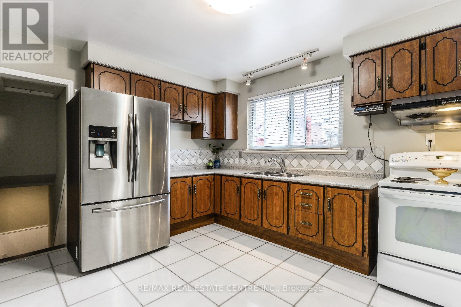 40 BRENTWOOD DR