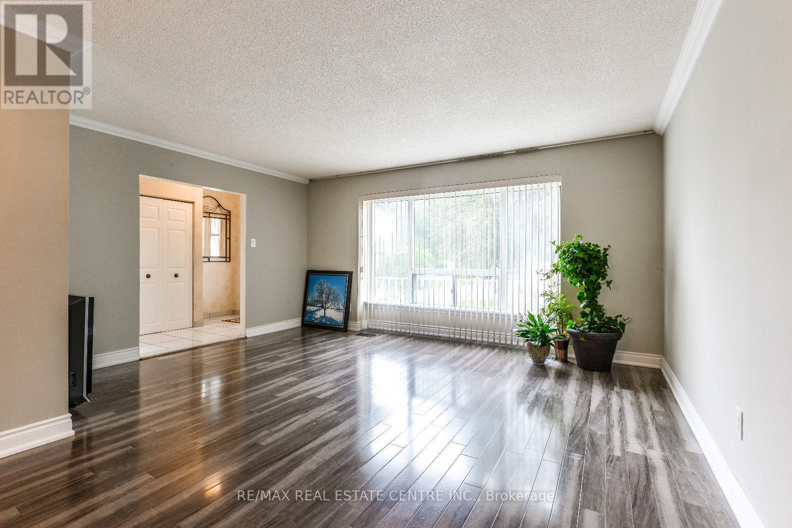 40 BRENTWOOD DR
