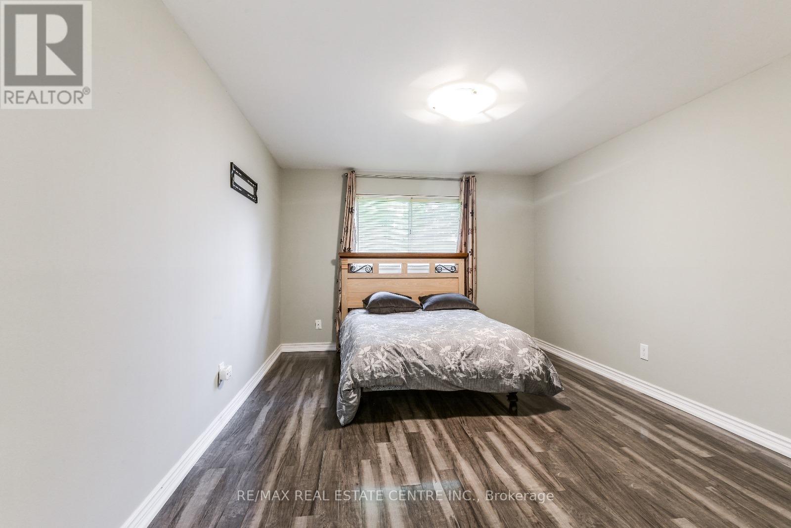 40 BRENTWOOD DR