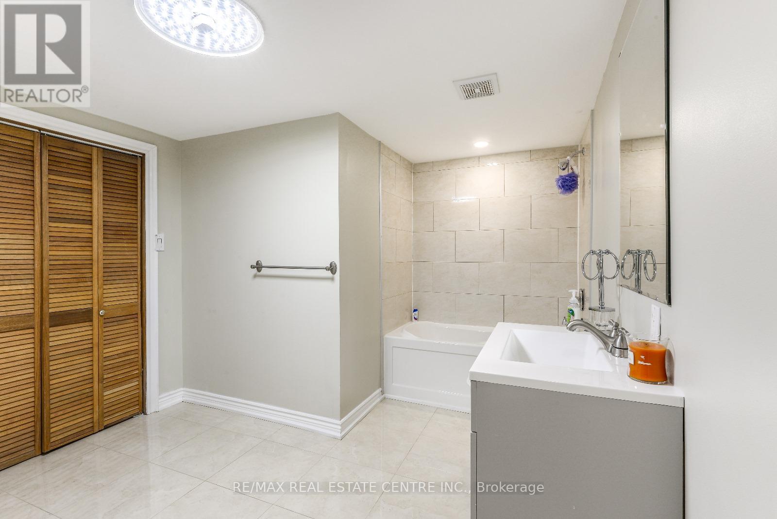 40 BRENTWOOD DR
