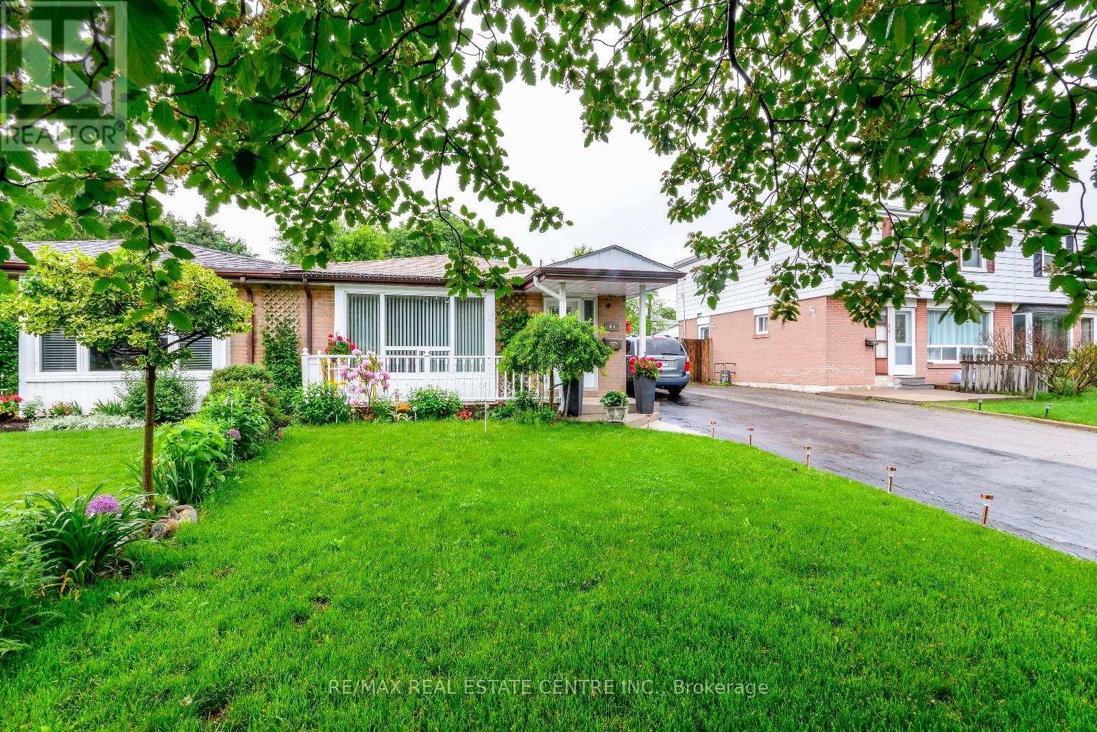 40 BRENTWOOD DR