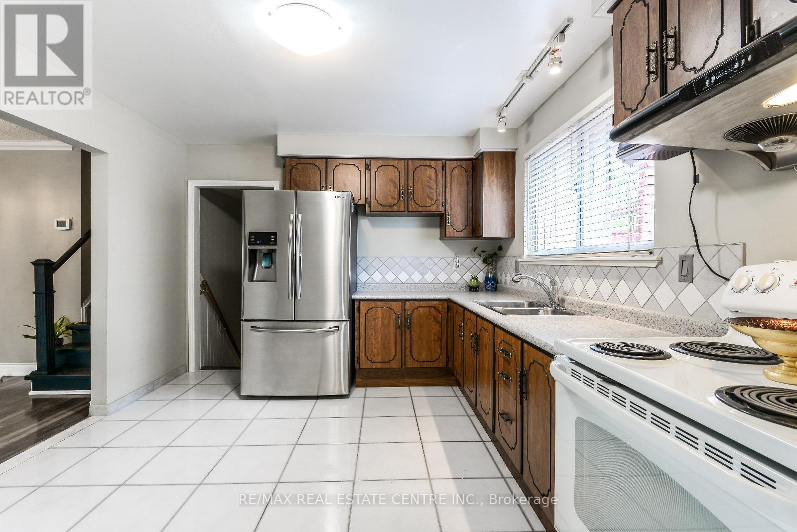 40 BRENTWOOD DR