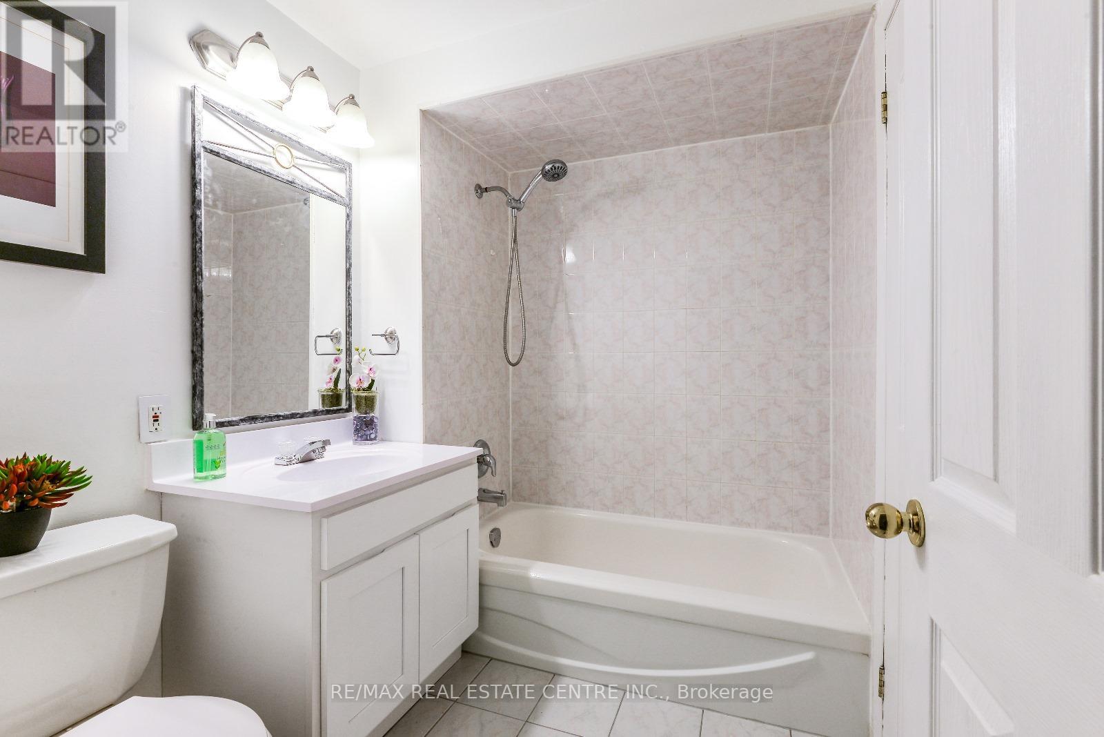 40 BRENTWOOD DR