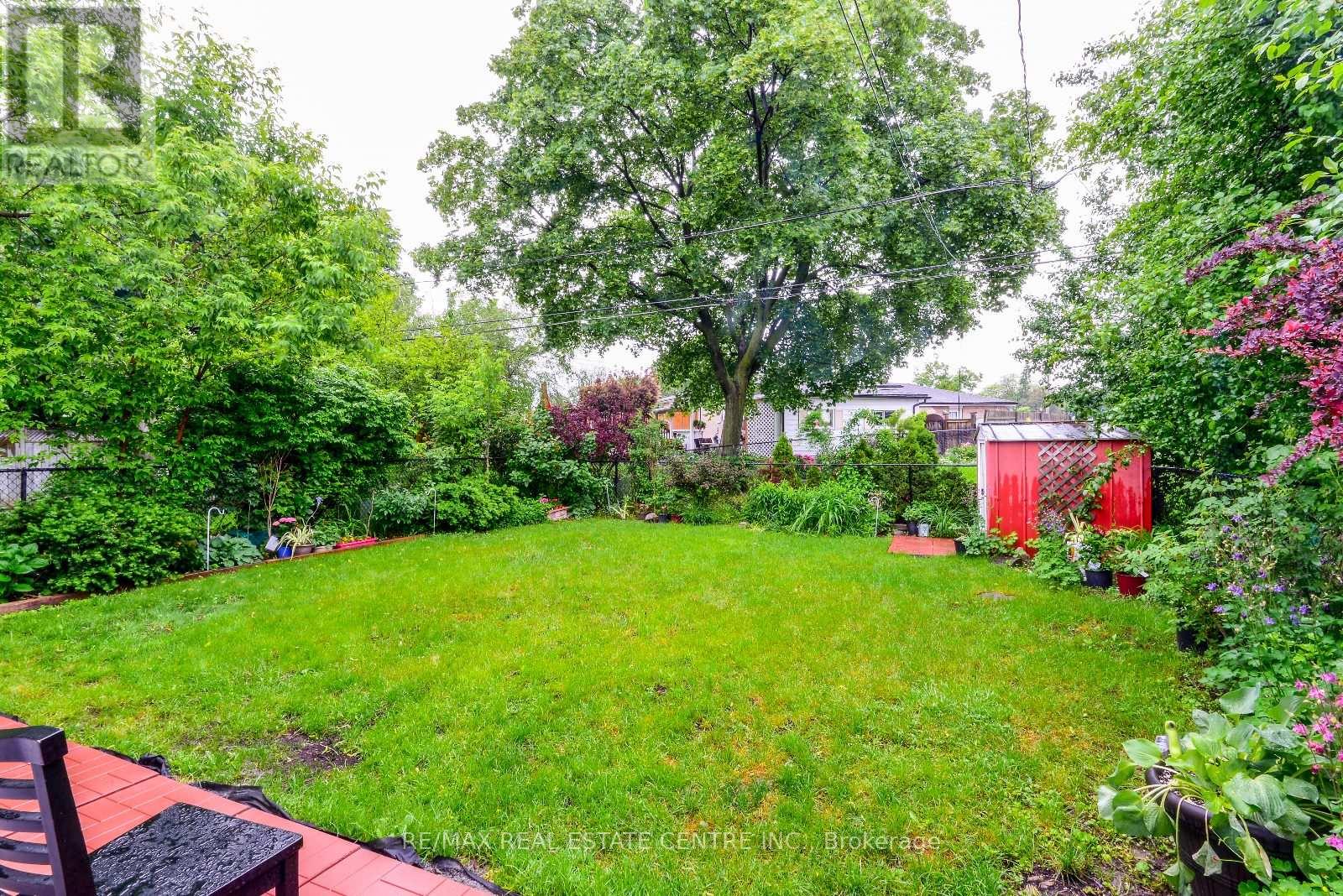 40 BRENTWOOD DR