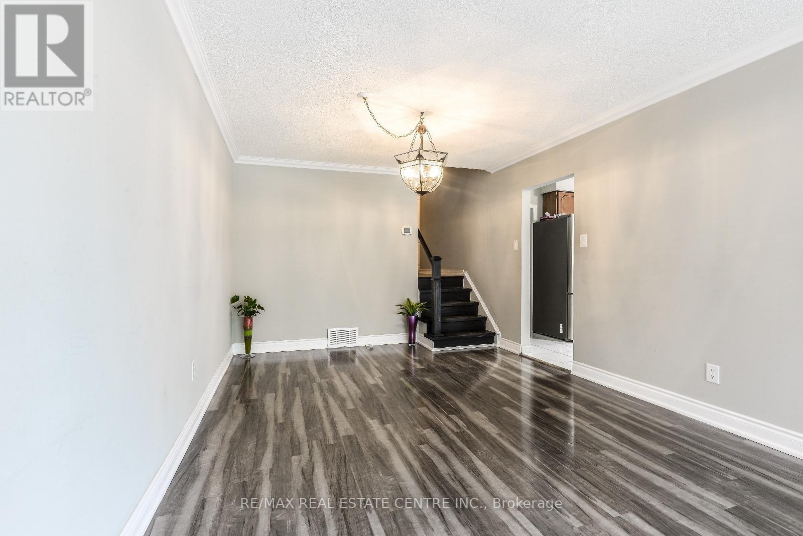 40 BRENTWOOD DR