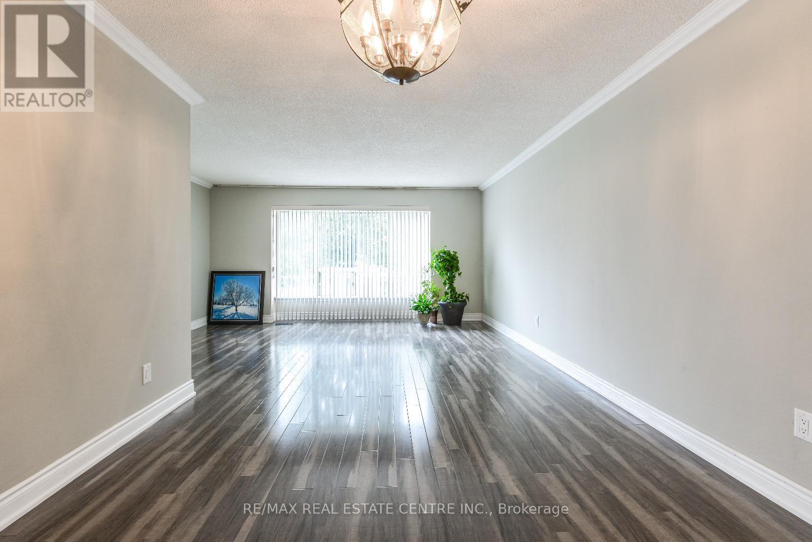 40 BRENTWOOD DR