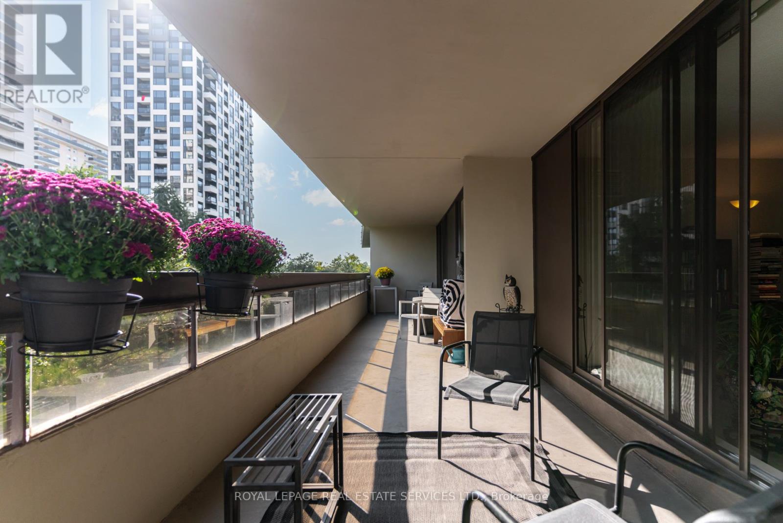 #403 -100 QUEBEC AVE, #403