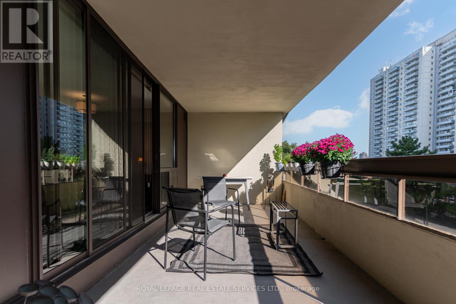 #403 -100 QUEBEC AVE, #403
