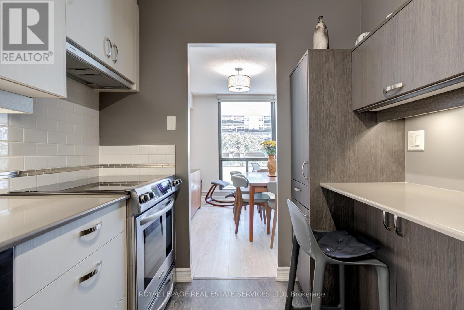 #403 -100 QUEBEC AVE, #403