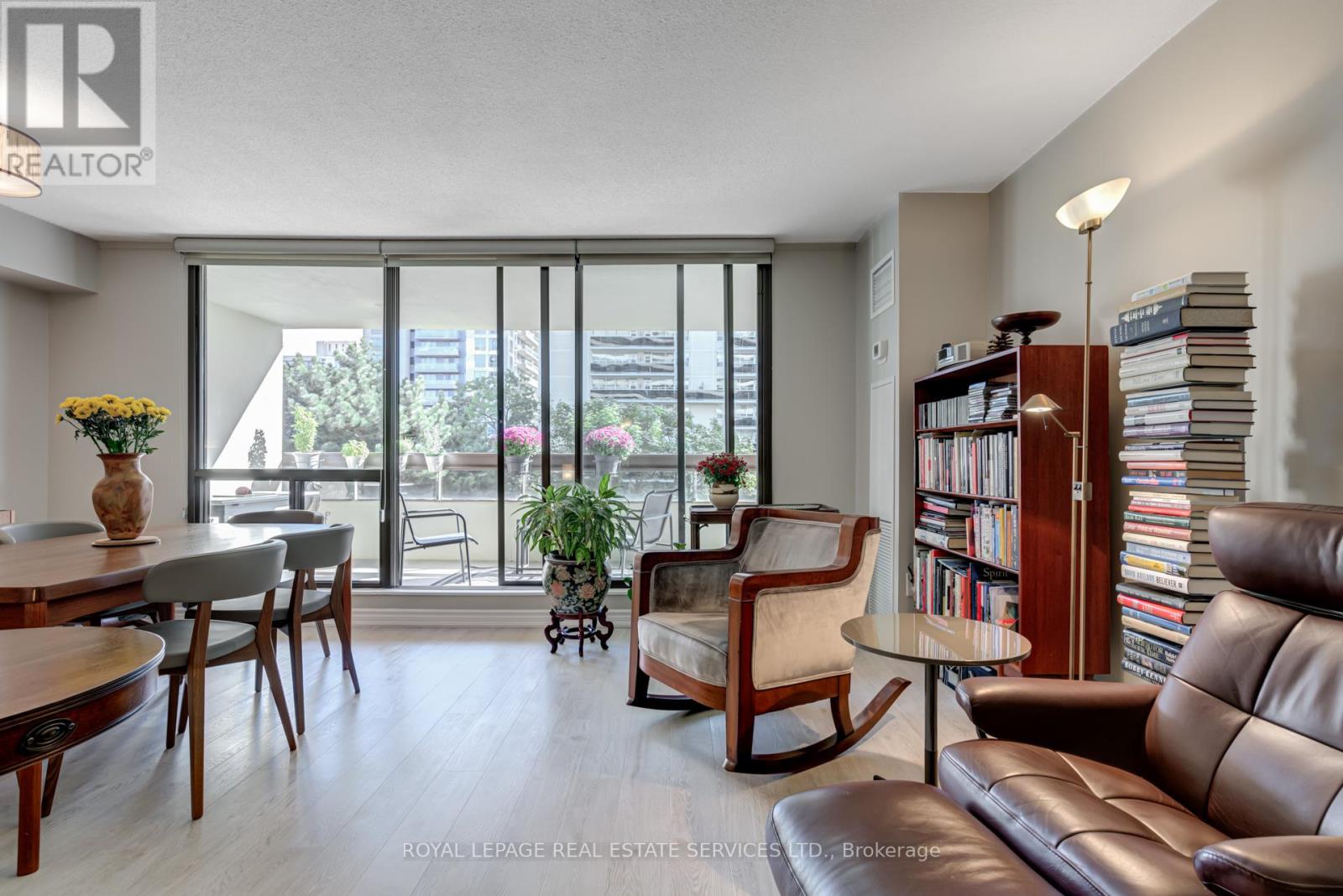 #403 -100 QUEBEC AVE, #403