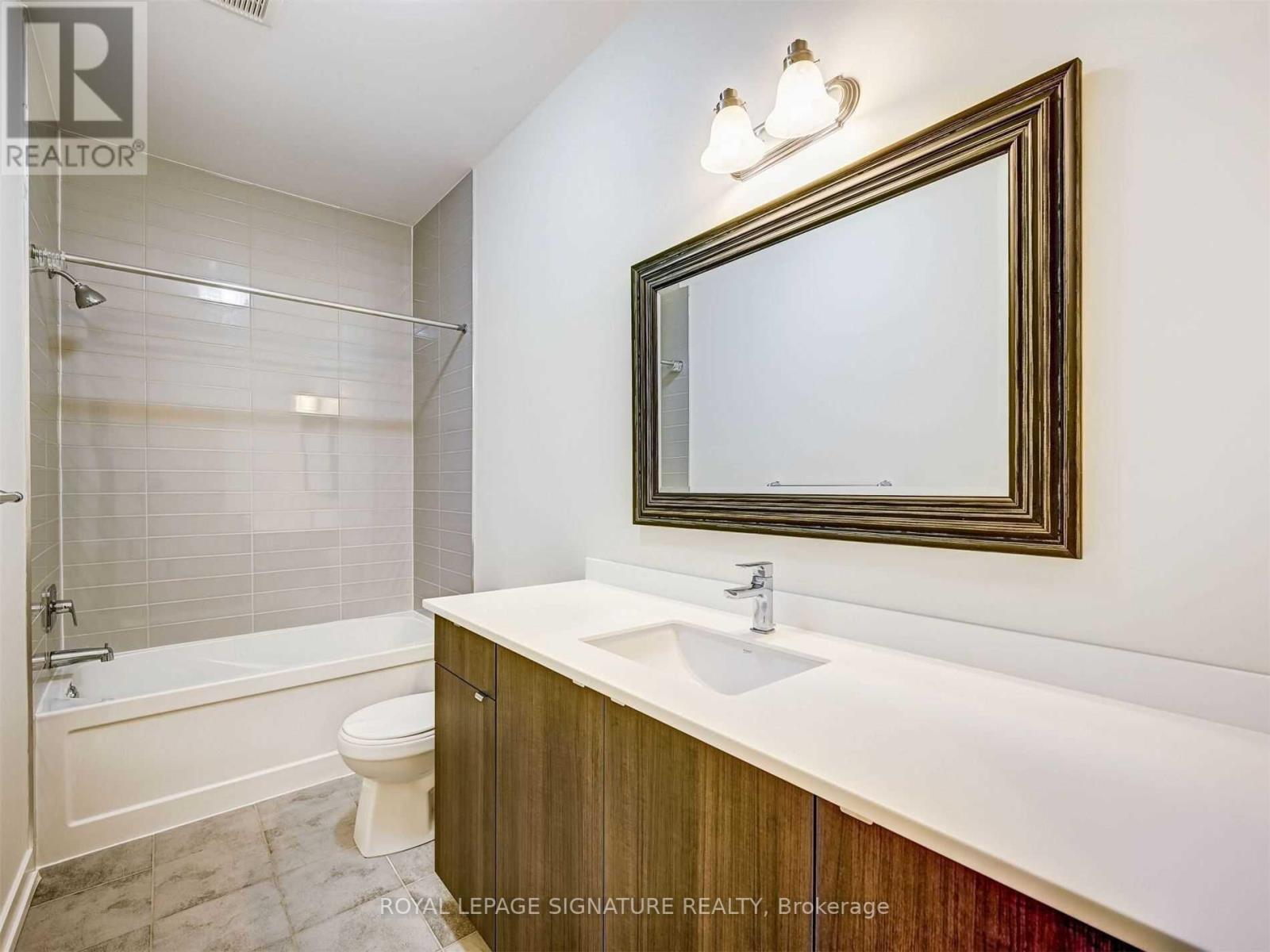 212 HUGUENOT RD