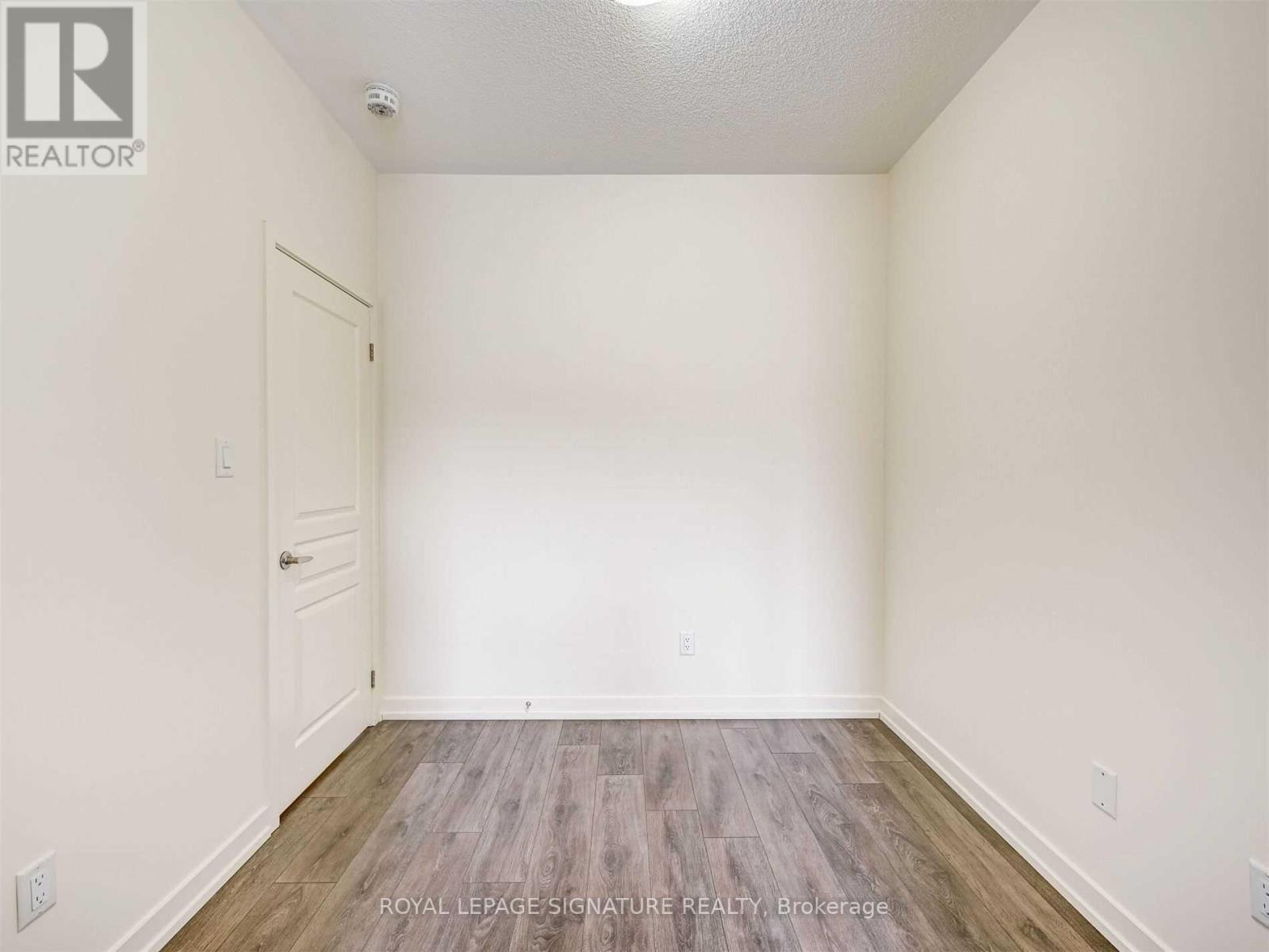 212 HUGUENOT RD