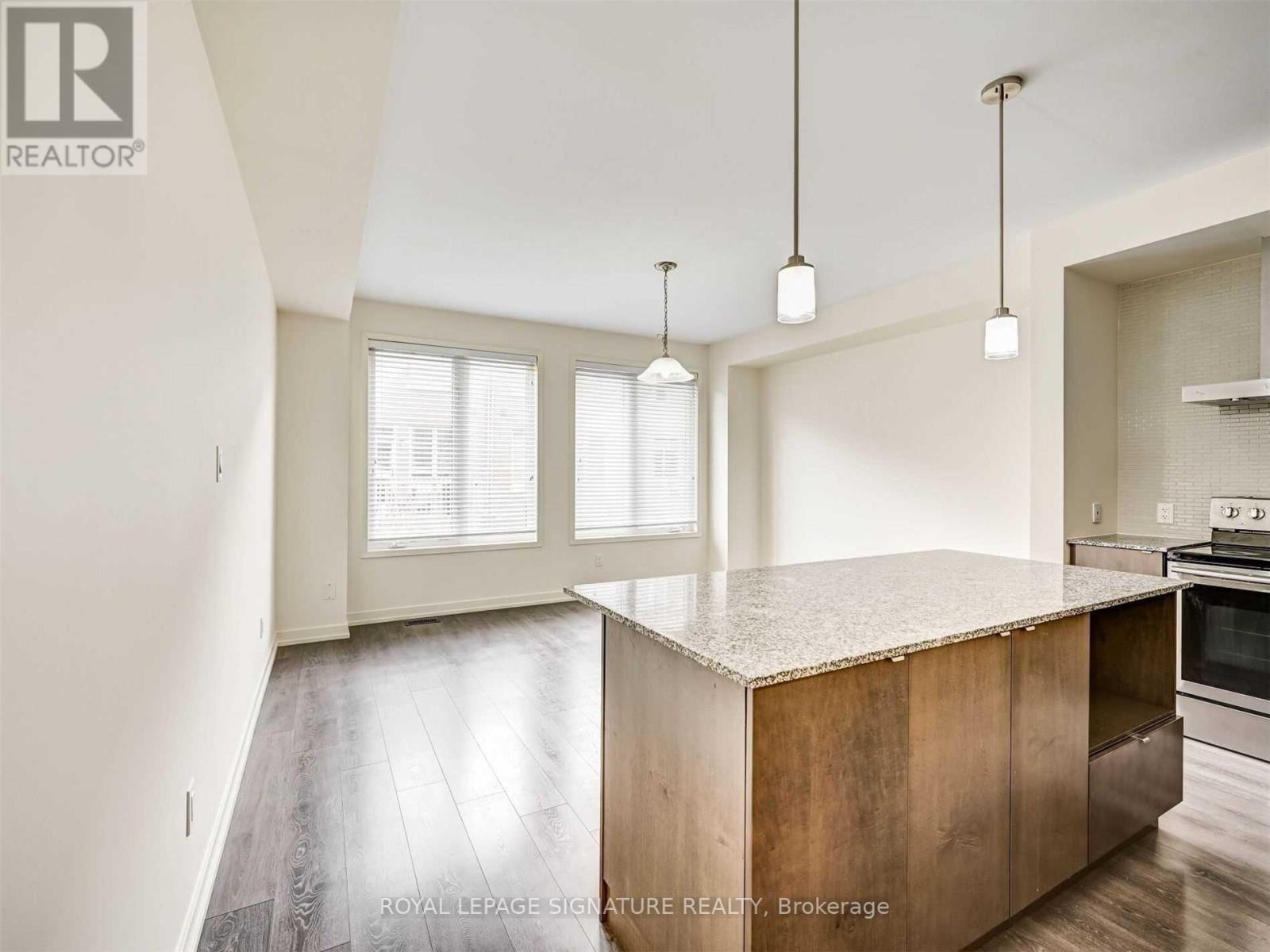 212 HUGUENOT RD