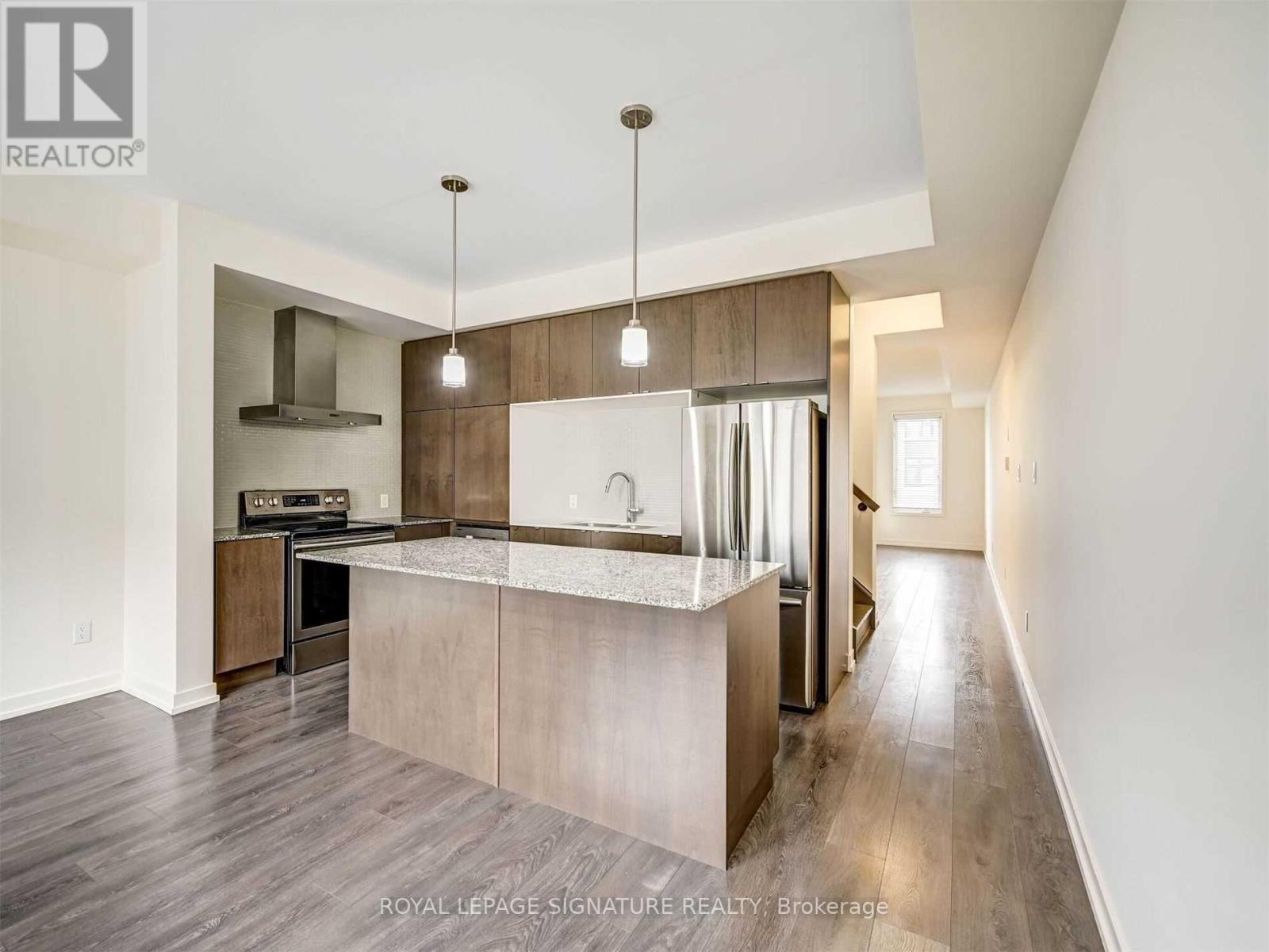 212 HUGUENOT RD