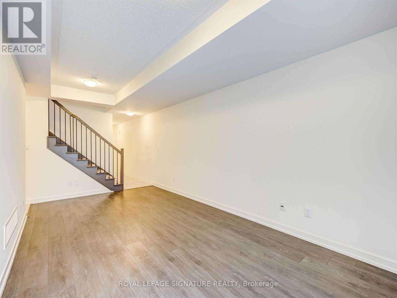 212 HUGUENOT RD