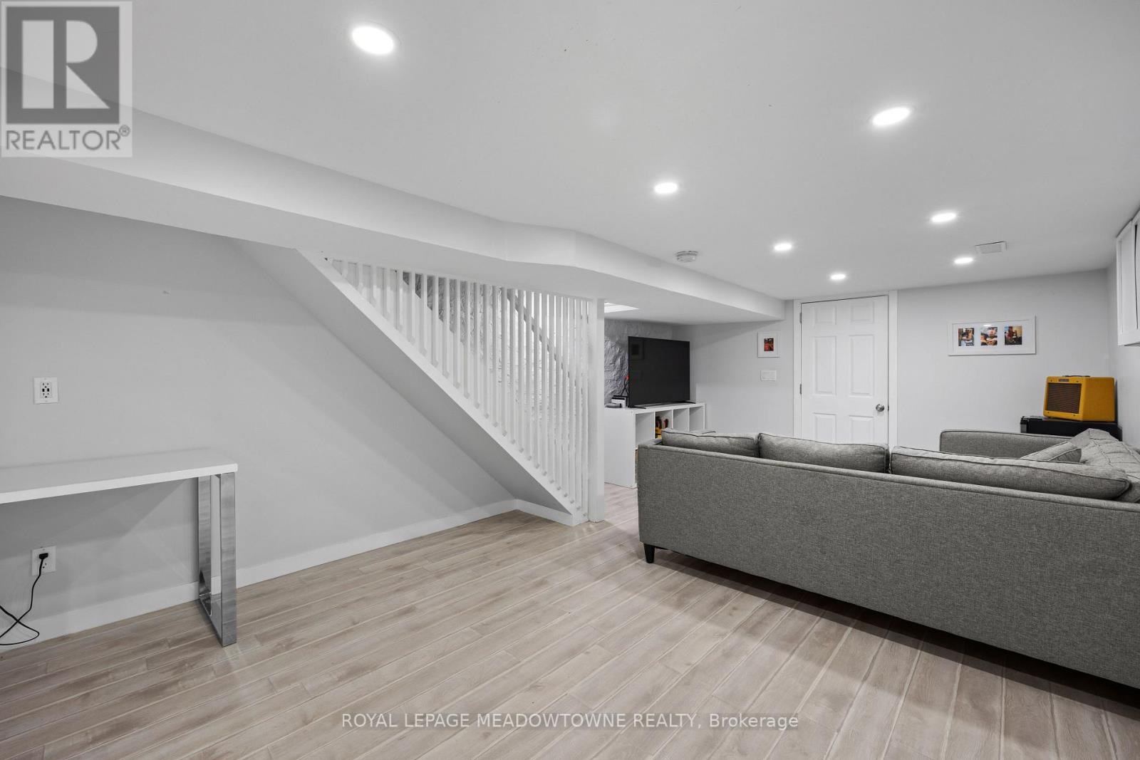 131 EVANS AVE