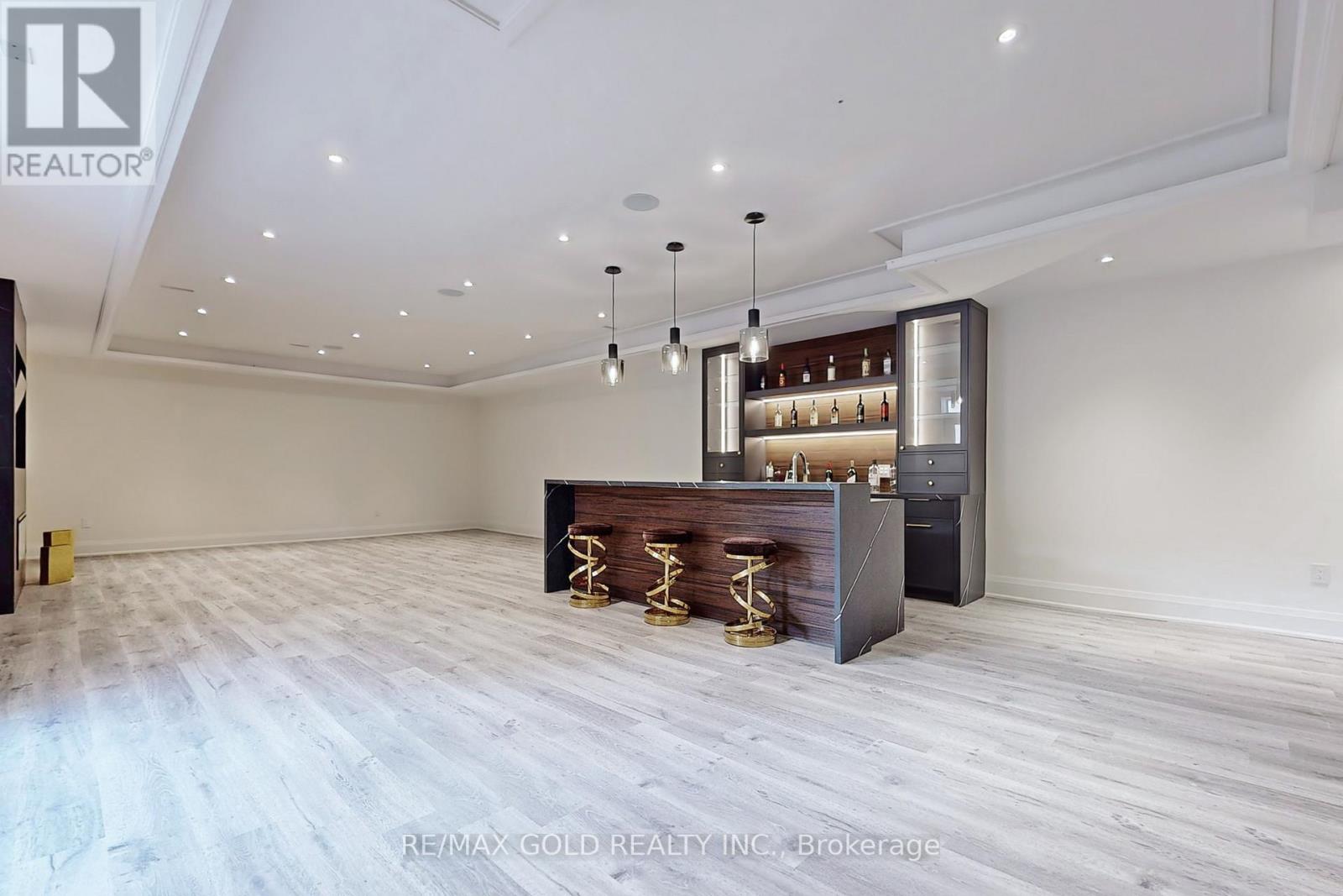 1215 PINEGROVE RD