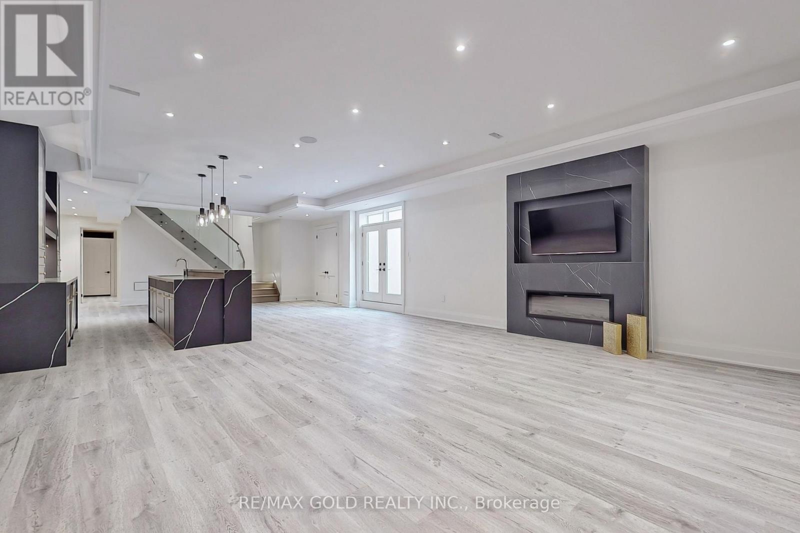 1215 PINEGROVE RD