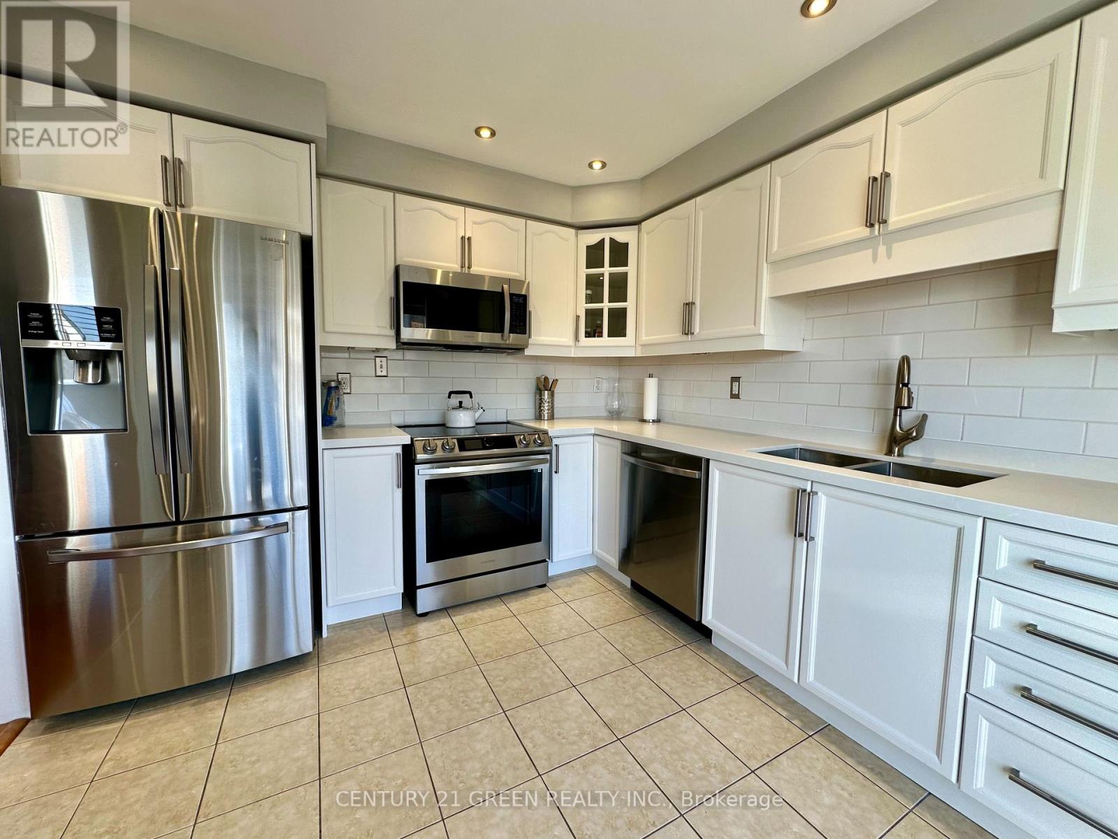 812 FERGUSON DR