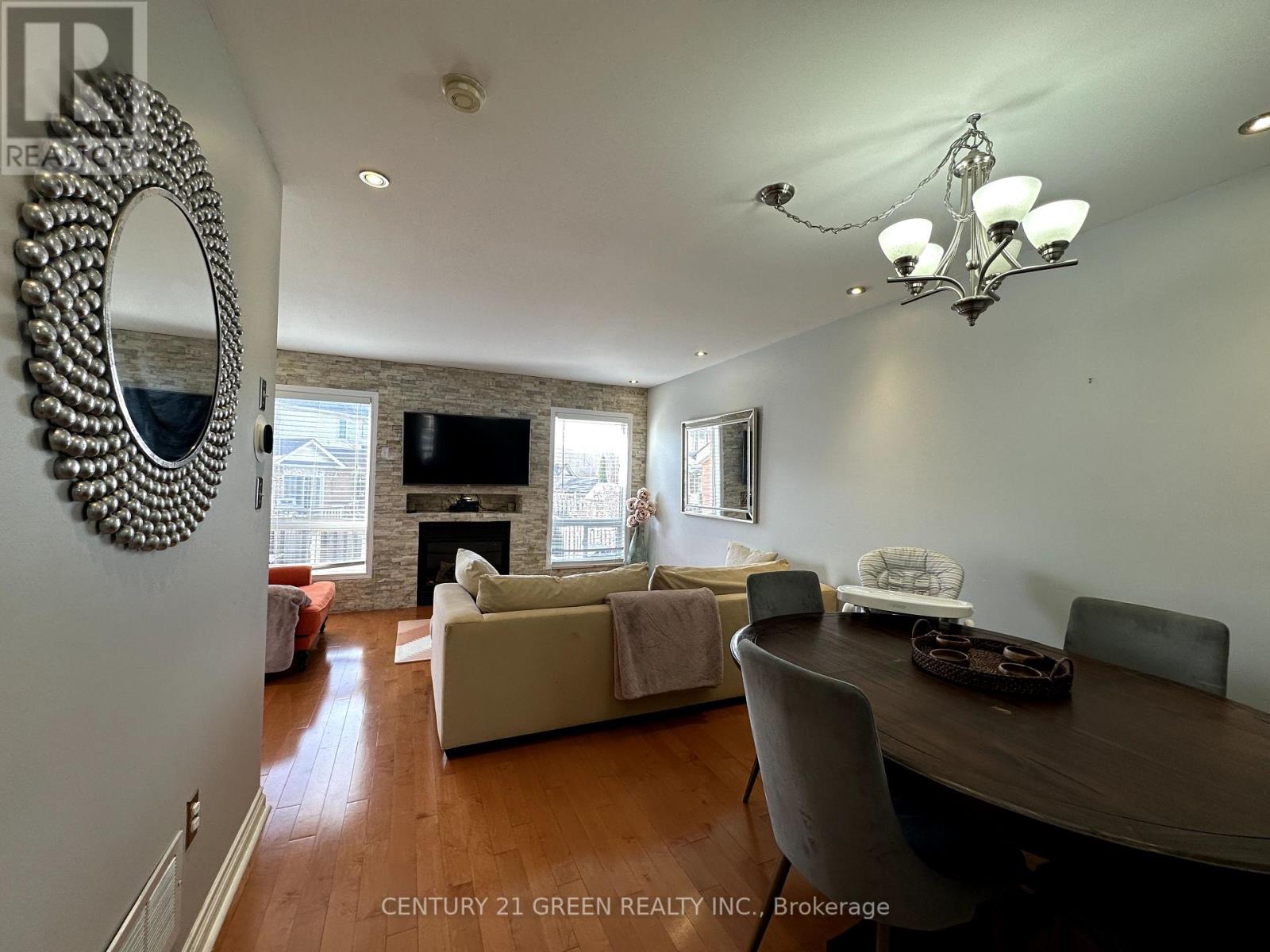 812 FERGUSON DR