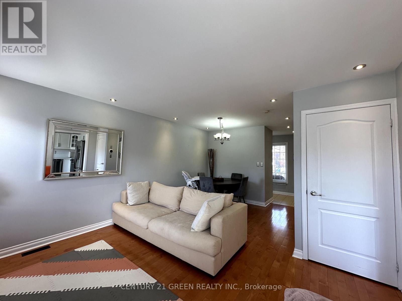 812 FERGUSON DR