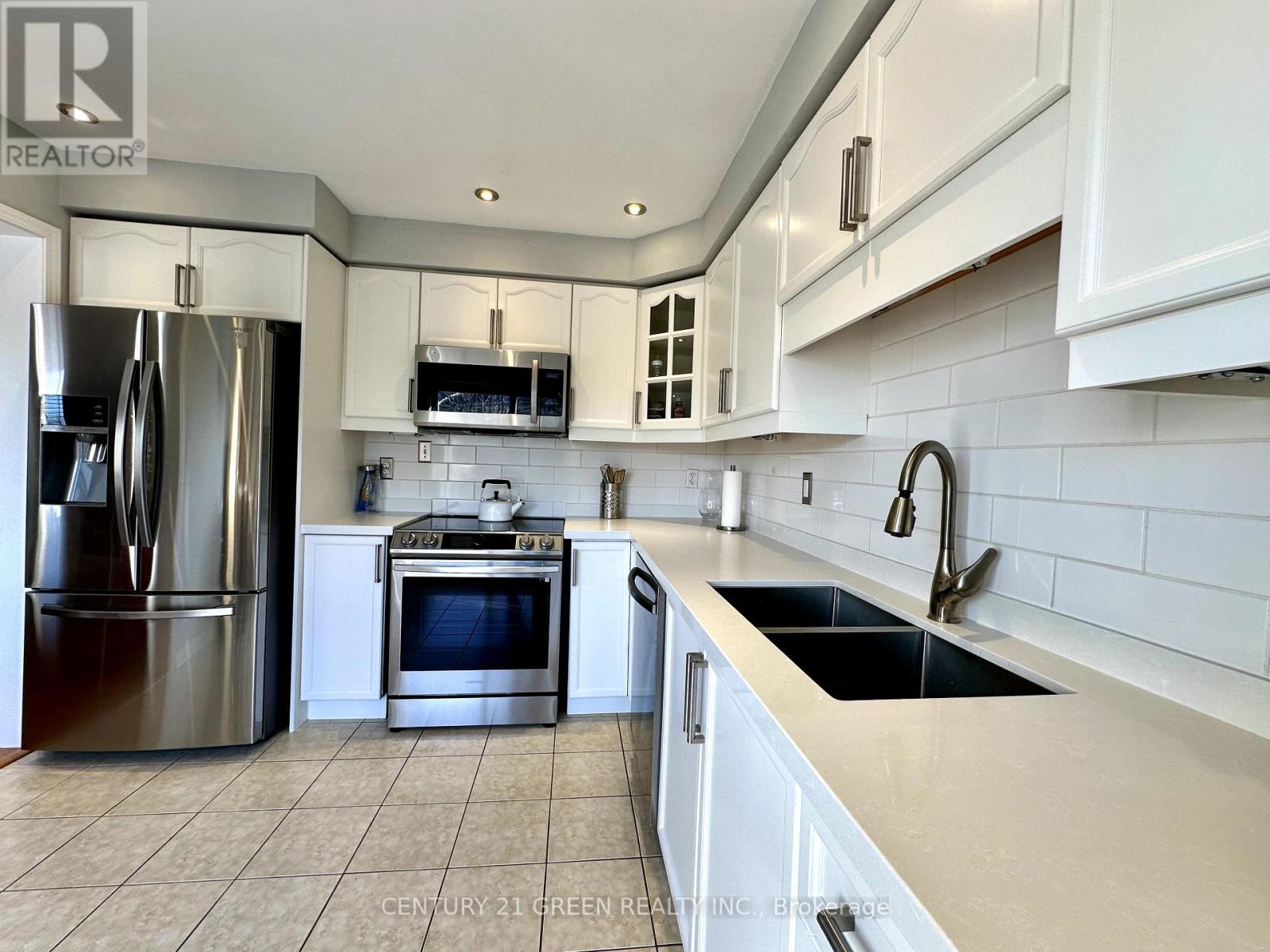 812 FERGUSON DR