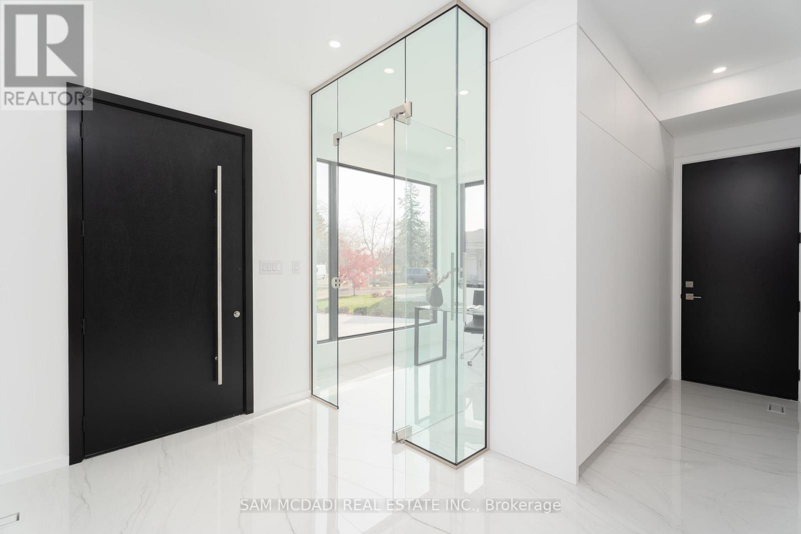 2755 BUSHLAND CRES