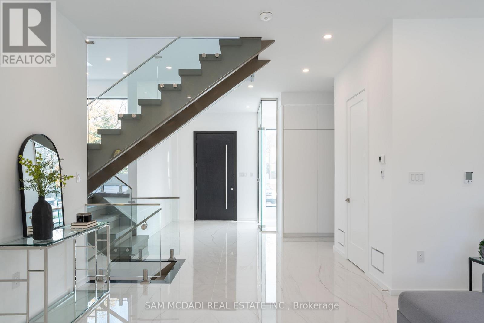 2755 BUSHLAND CRES