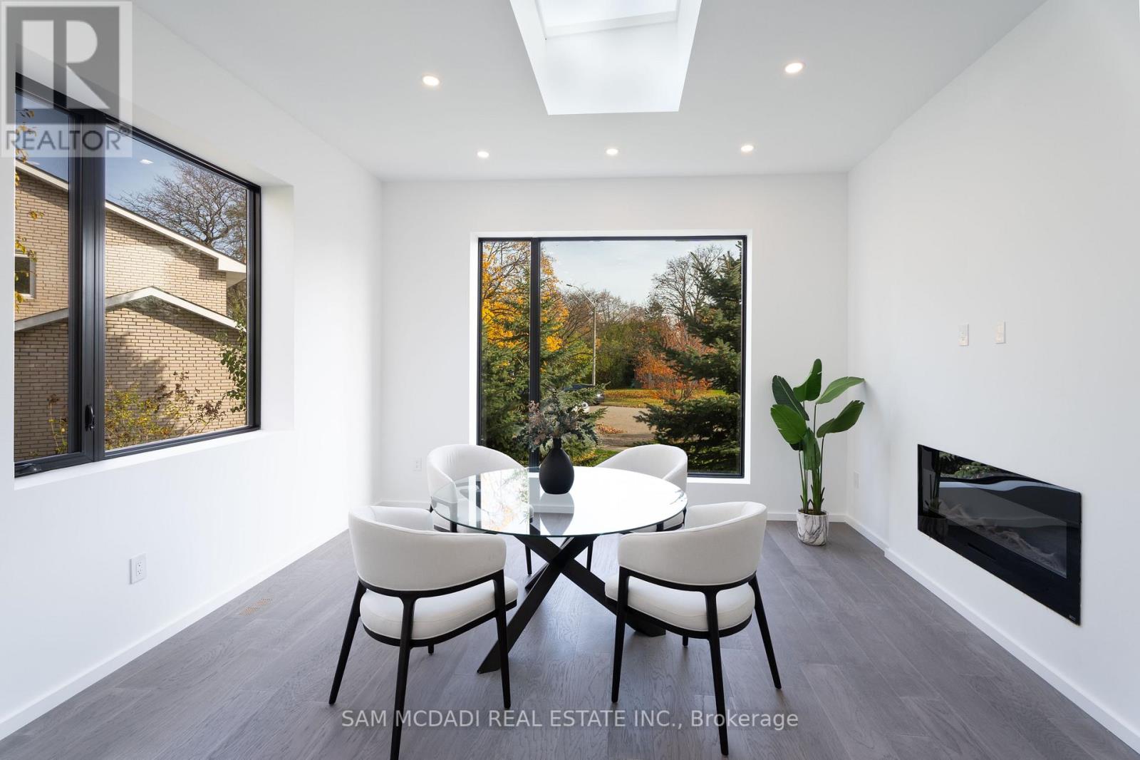 2755 BUSHLAND CRES