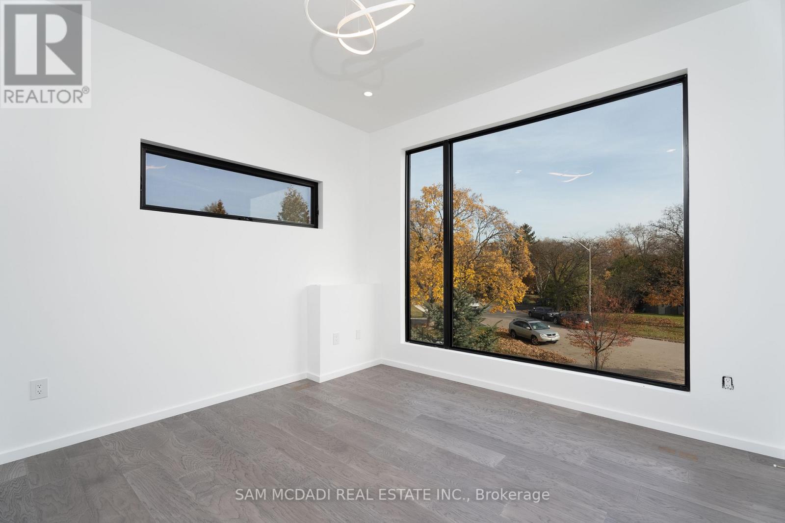2755 BUSHLAND CRES