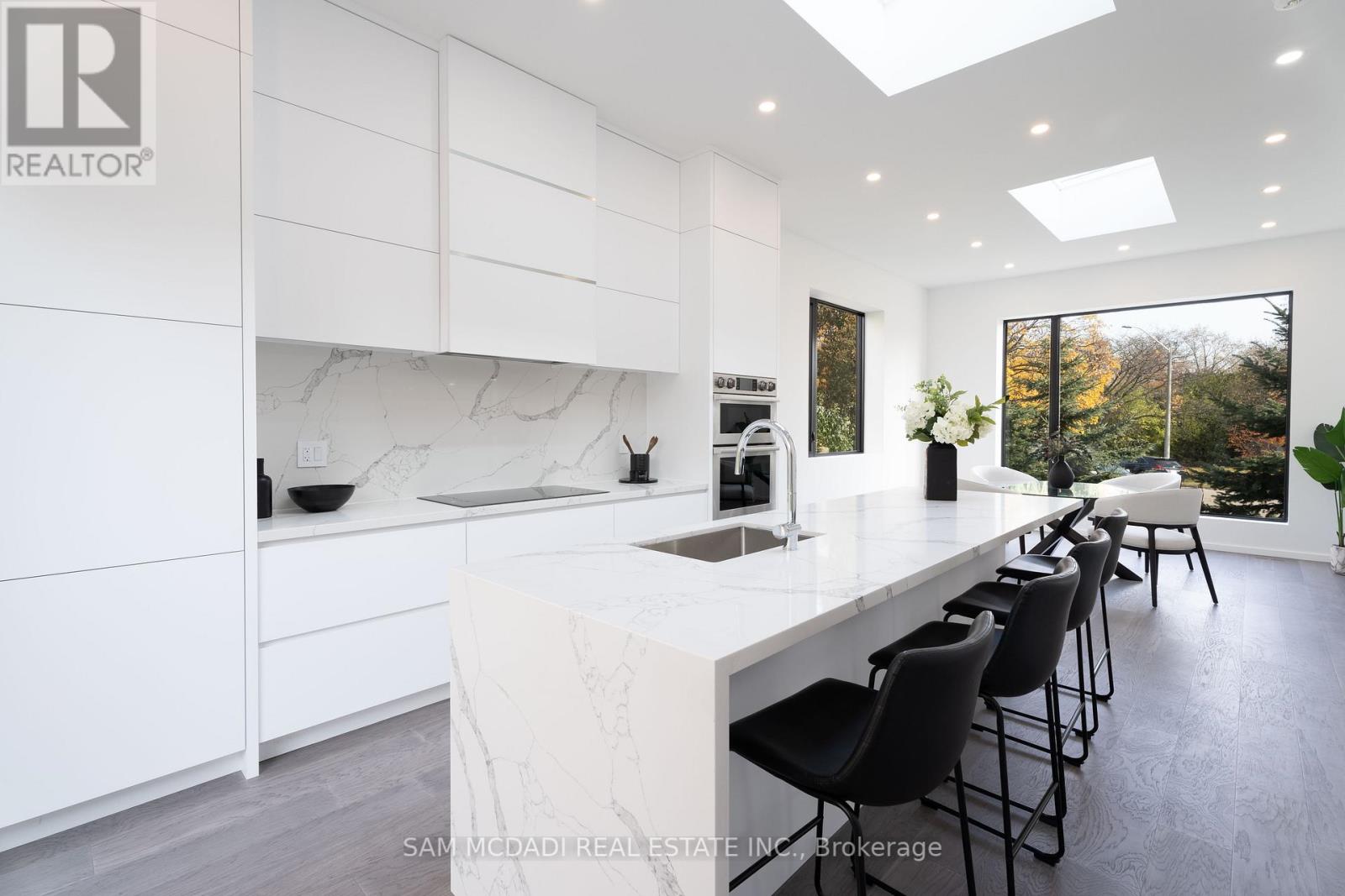 2755 BUSHLAND CRES