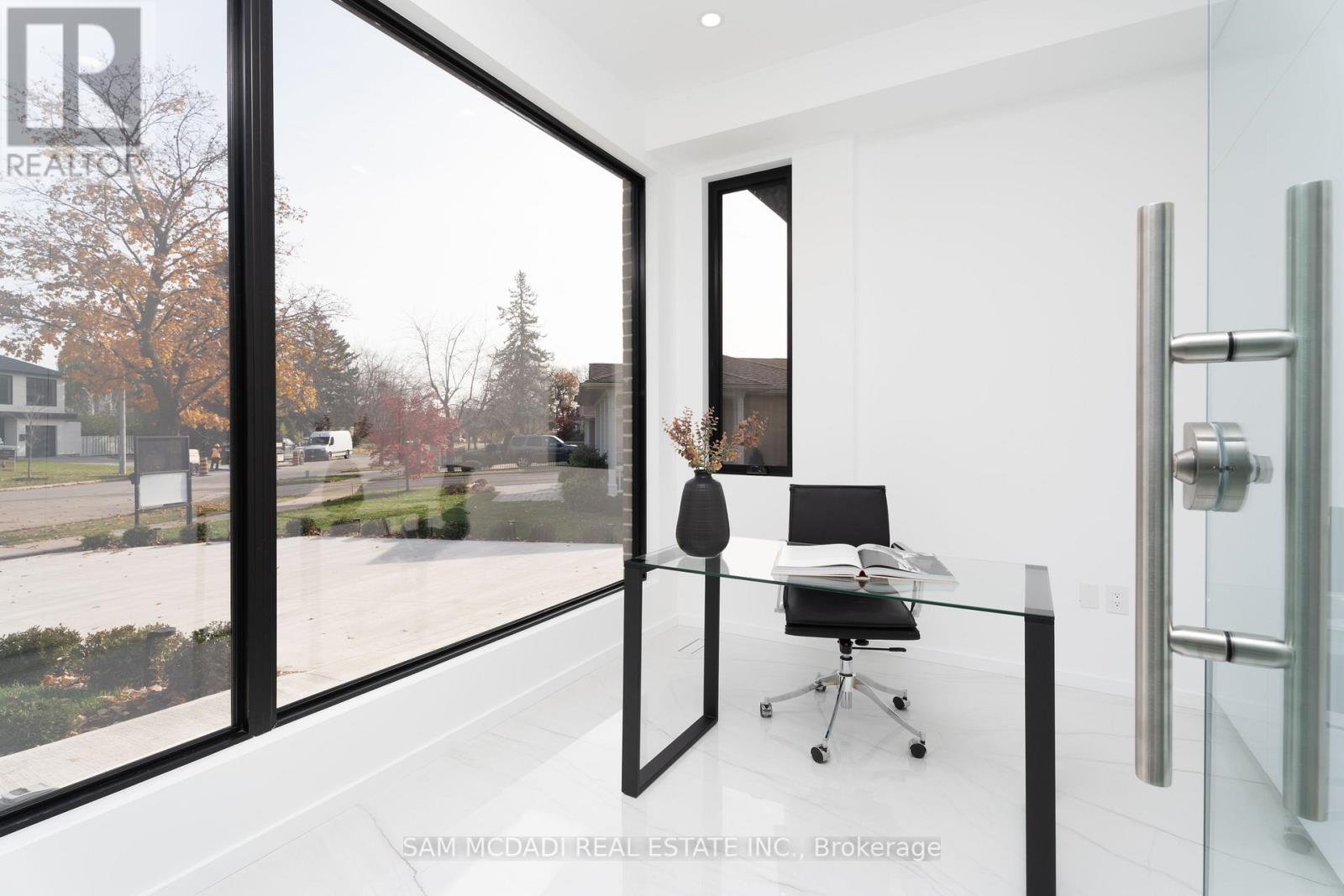 2755 BUSHLAND CRES