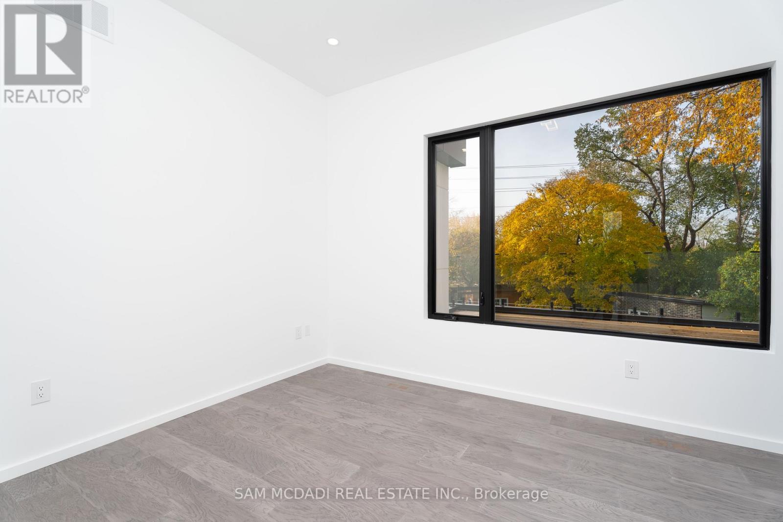 2755 BUSHLAND CRES