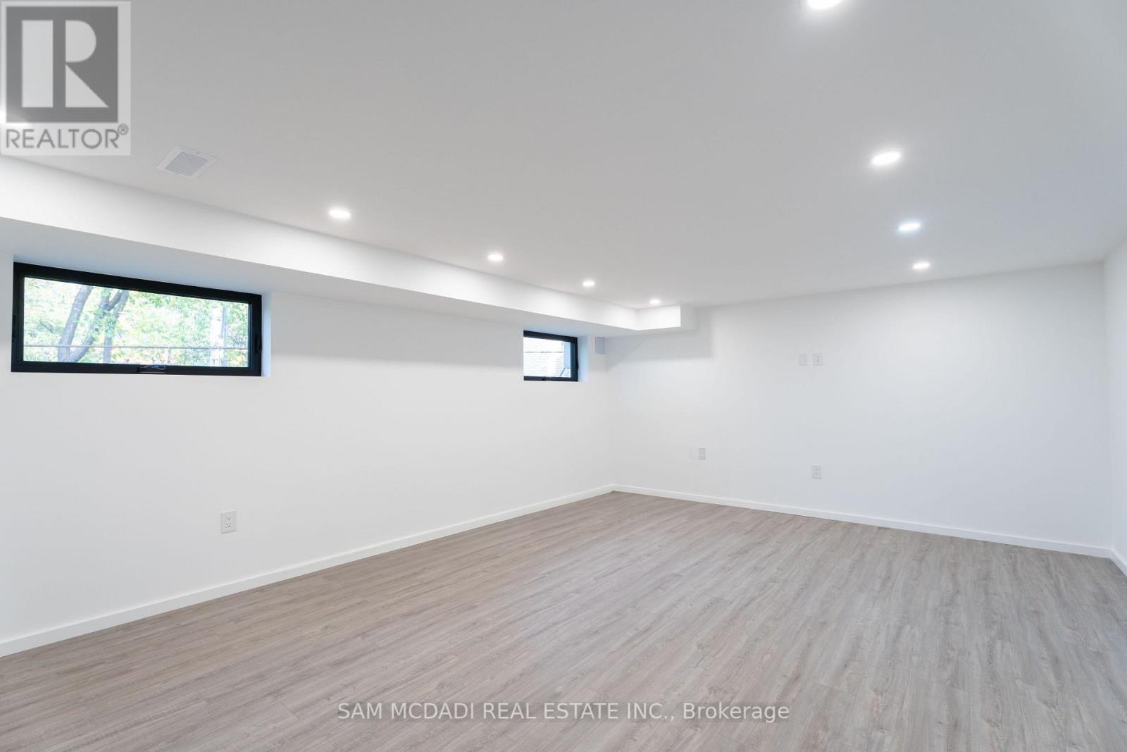 2755 BUSHLAND CRES