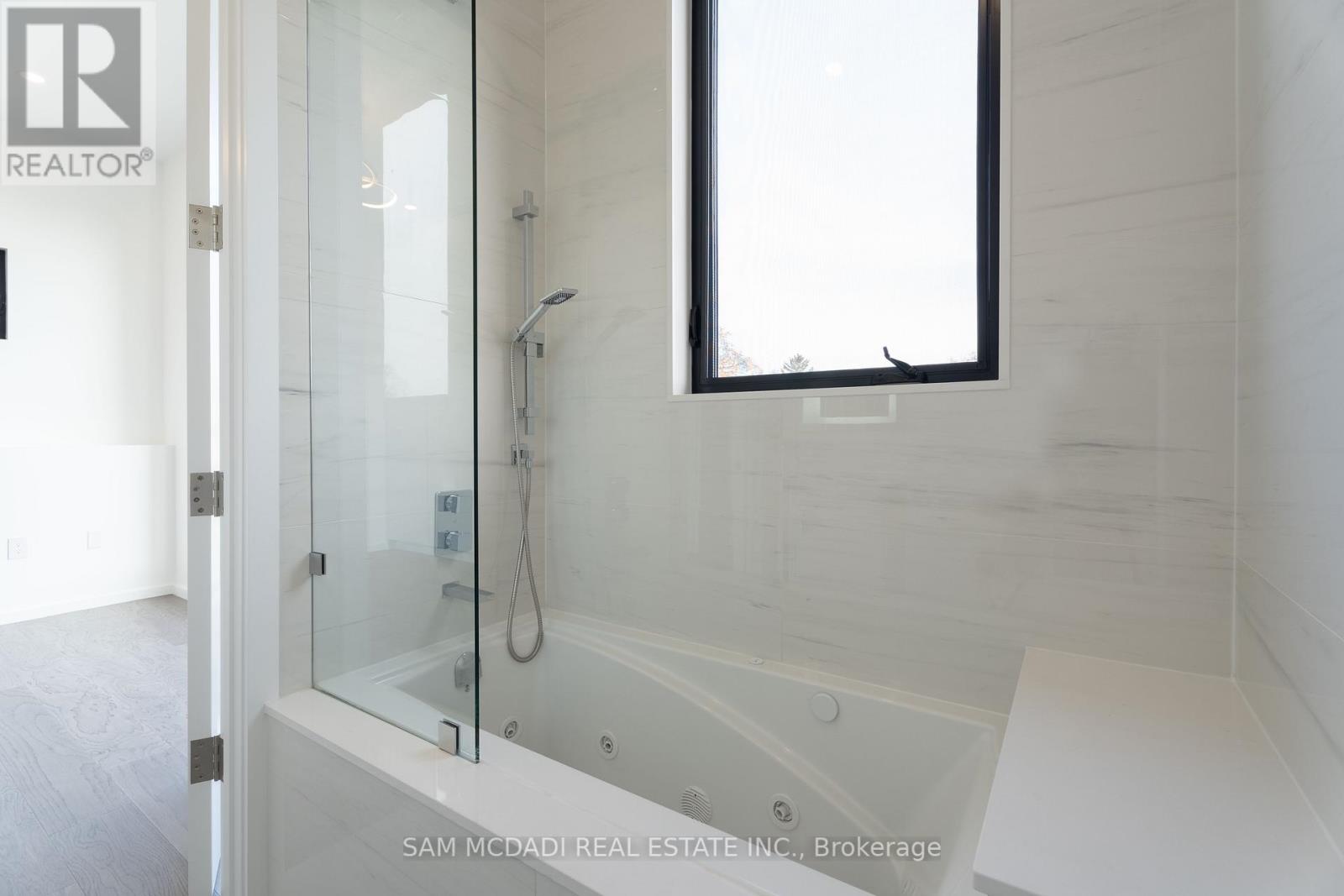 2755 BUSHLAND CRES