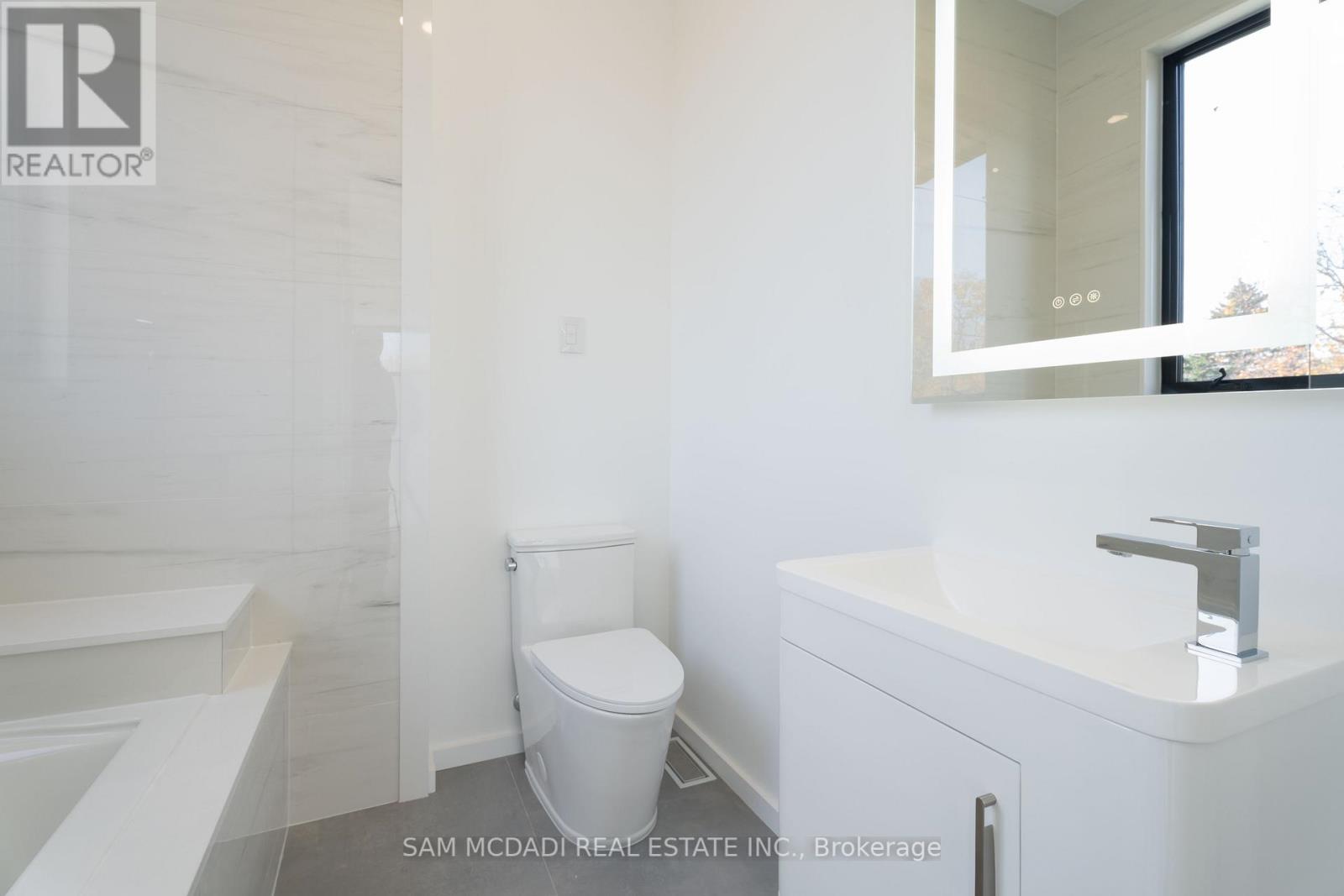 2755 BUSHLAND CRES