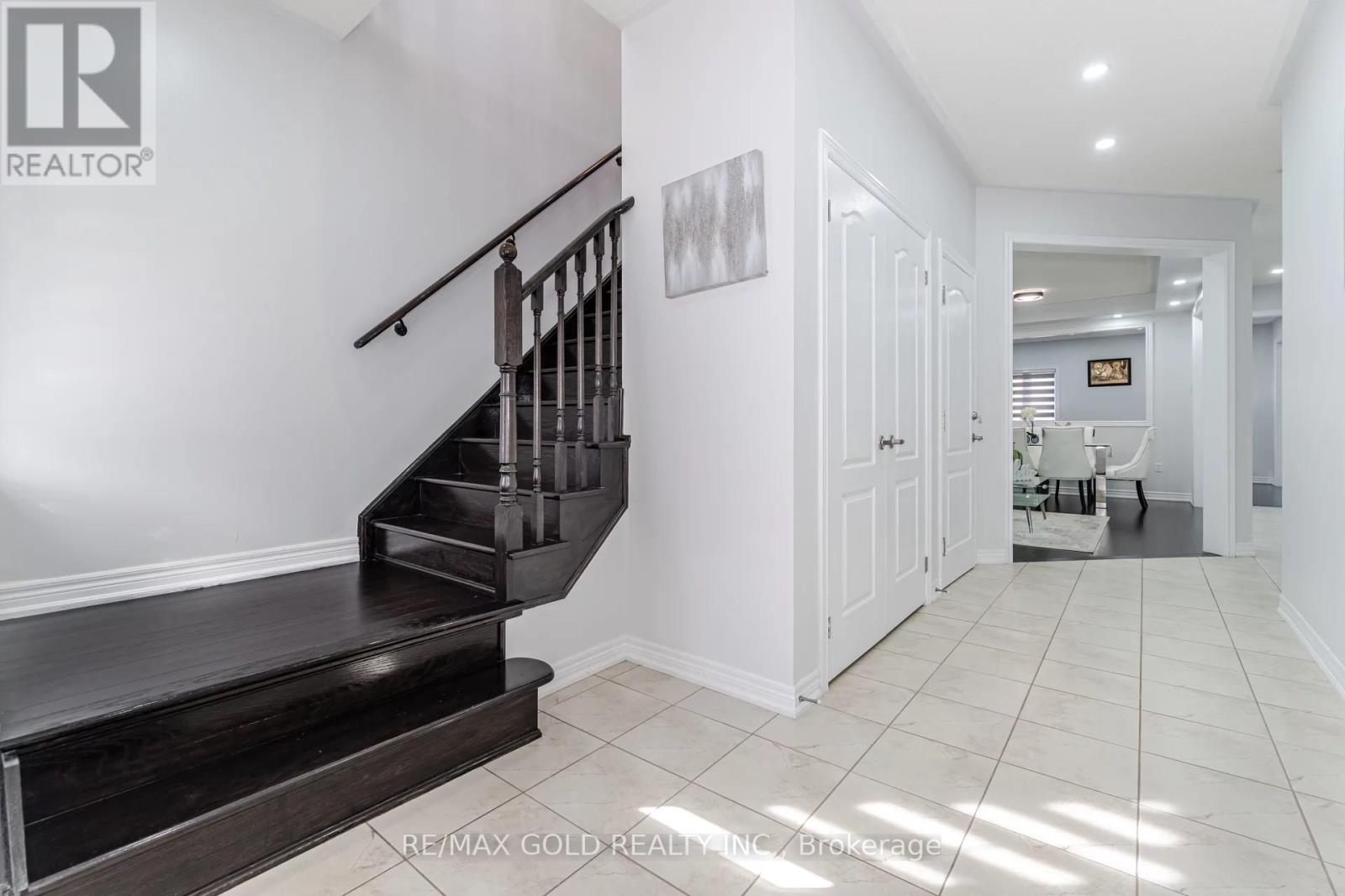107 BANBRIDGE CRES
