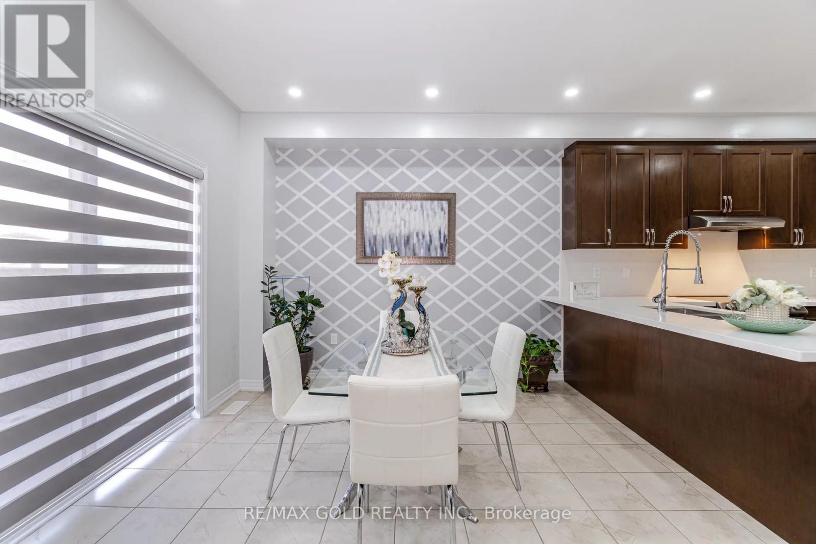 107 BANBRIDGE CRES
